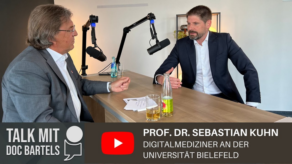 YouTube öffnen und Video starten: Digitalisierung ist mehr als eAU und eRezept | Digitalmediziner Prof. Kuhn bei Doc Bartels