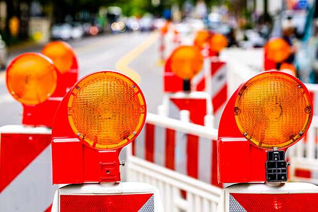 Sicherheitsbarriere auf einer Baustelle