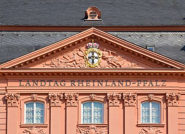 Gebäude des Landtags von Rheinland-Pfalz, obere Außenansicht