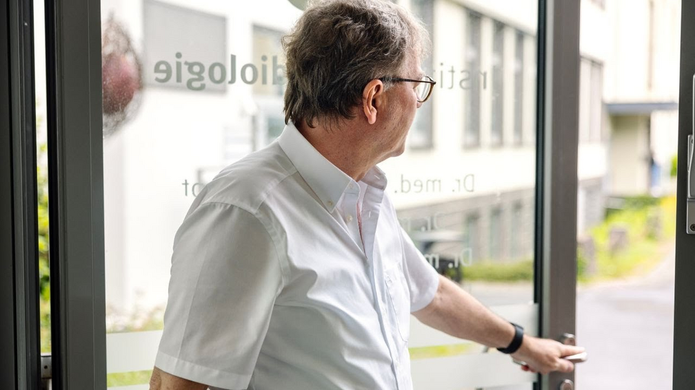 YouTube öffnen und Video starten: Raus aus der Praxis, rein in den Ruhestand: Gut vorbereitet in den neuen Lebensabschnitt