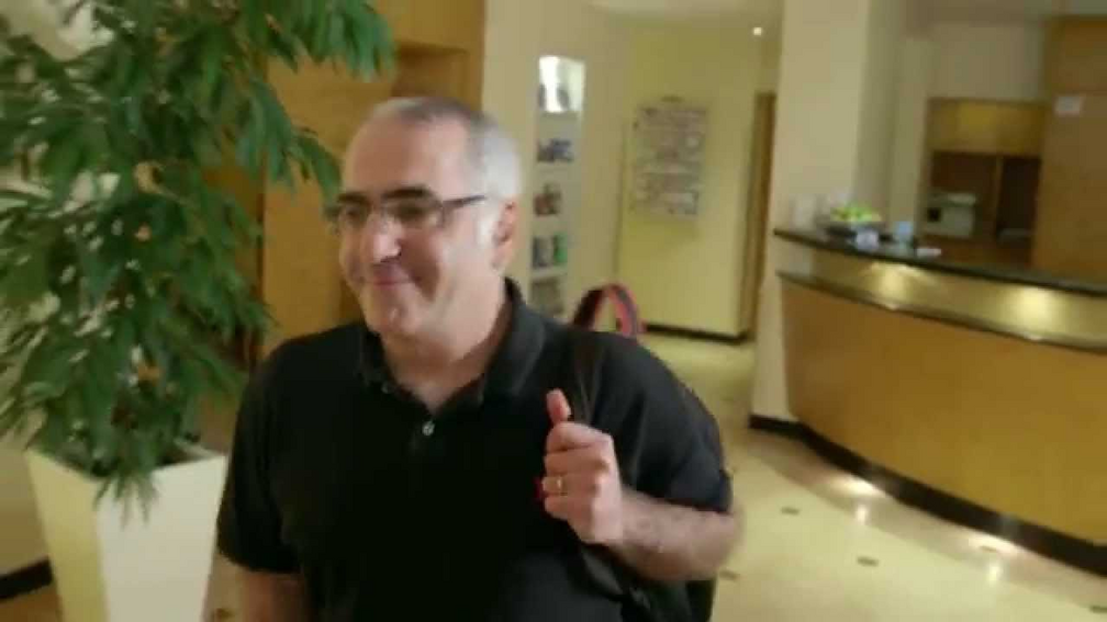 YouTube öffnen und Video starten: Video: Qualitätszirkel: Fachlicher Austausch unter Ärzte-Kollegen