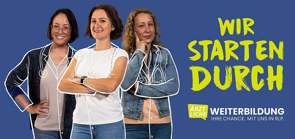 Wir starten durch. | Ärztliche Weiterbildung in Rheinland-Pfalz 3 junge Frauen, lächelnd, stehend, verschränkte Arme, legere Kleidung und Text Wir starten durch