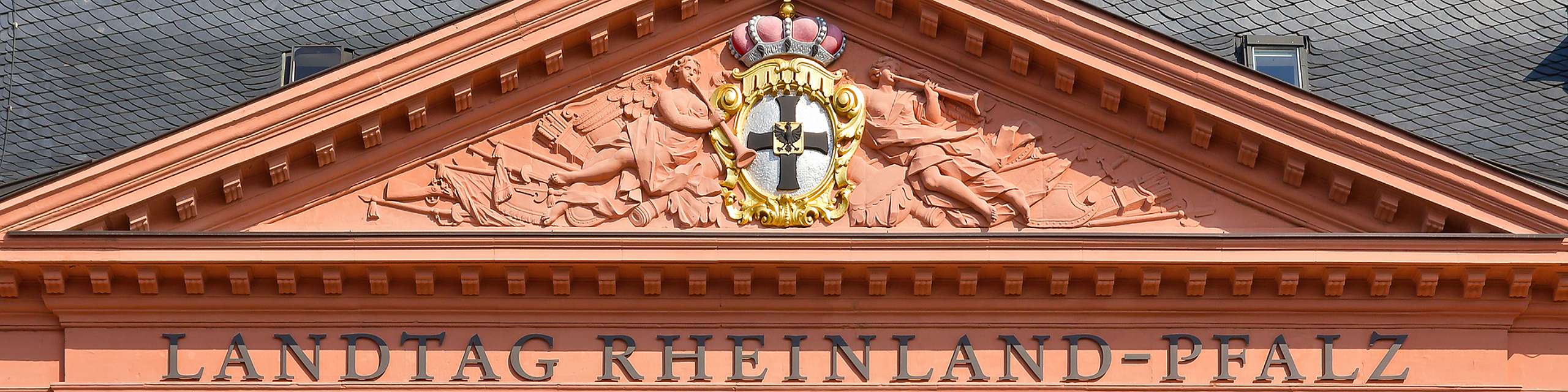 Gebäude des Landtags von Rheinland-Pfalz, obere Außenansicht