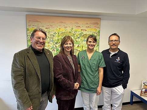 Zu sehen Dr. Andreas Bartels, Nicole Steingaß, Regina Siech und Dr. Steffen Ruess (v. l.)